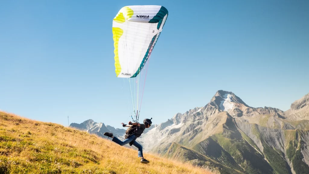 Speedflying school launches